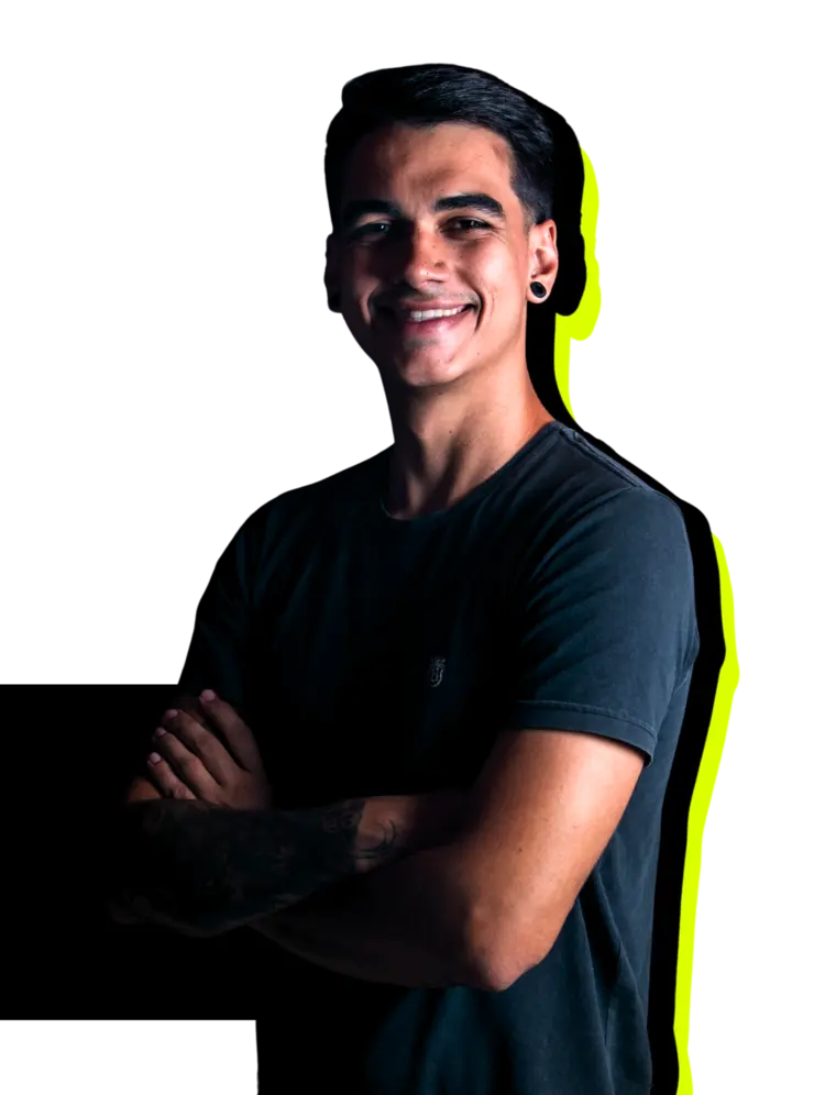 João Vitor Olinda de braços cruzados